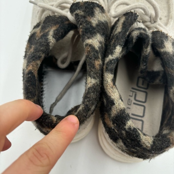 Hey Dude Women’s 7 Britt Cream Cheetah Ankle Lace Up Shoe - Picture 9 of 9